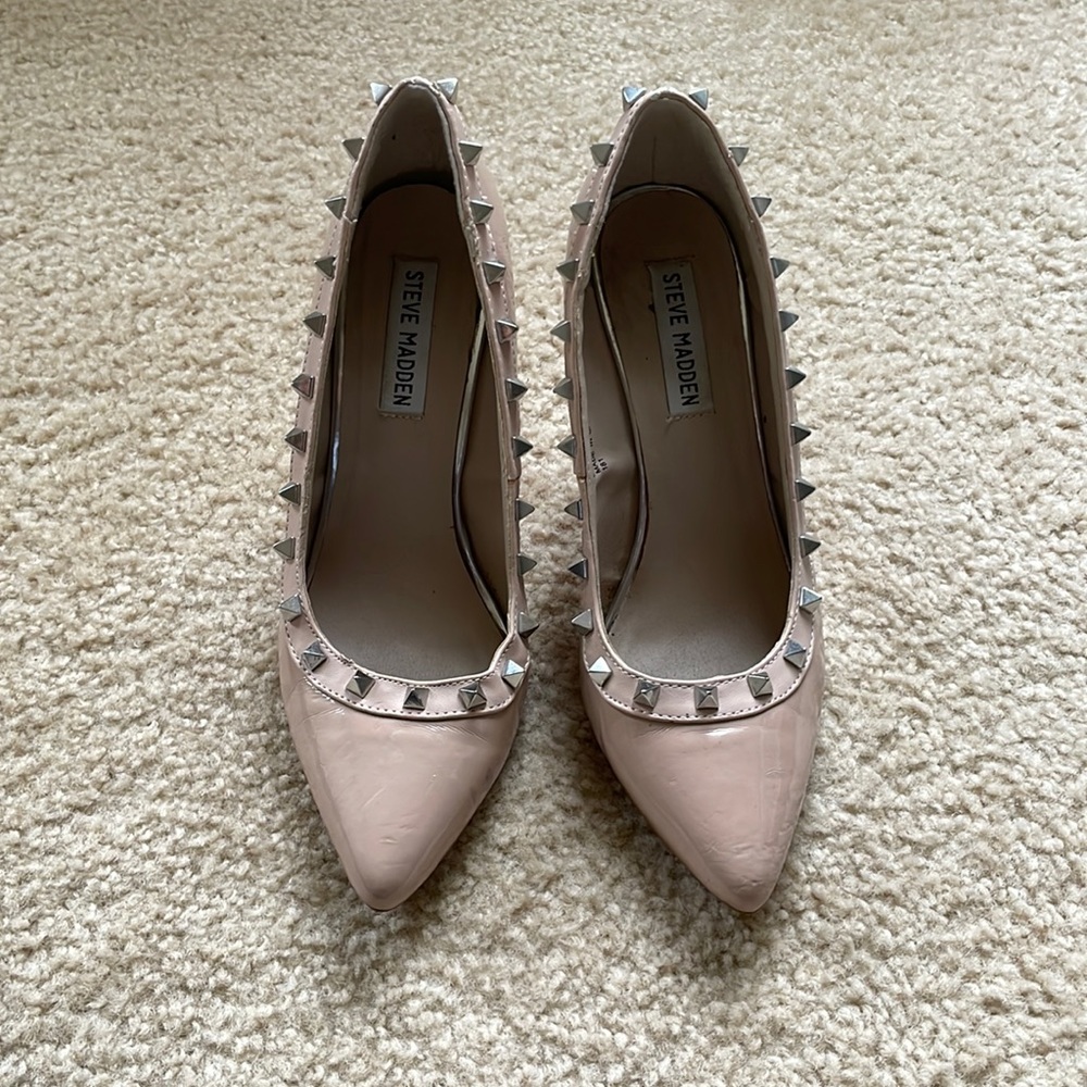 Steve Madden nude studded pumps size 6.5